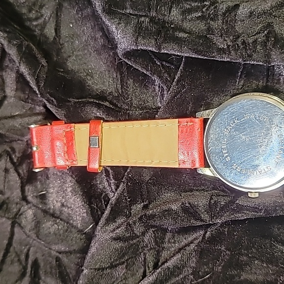 0352. Vintage ~ Betty Boop In RED ~ Wrist Watch w/ New battery ~ Works great 👍 - Picture 7 of 8